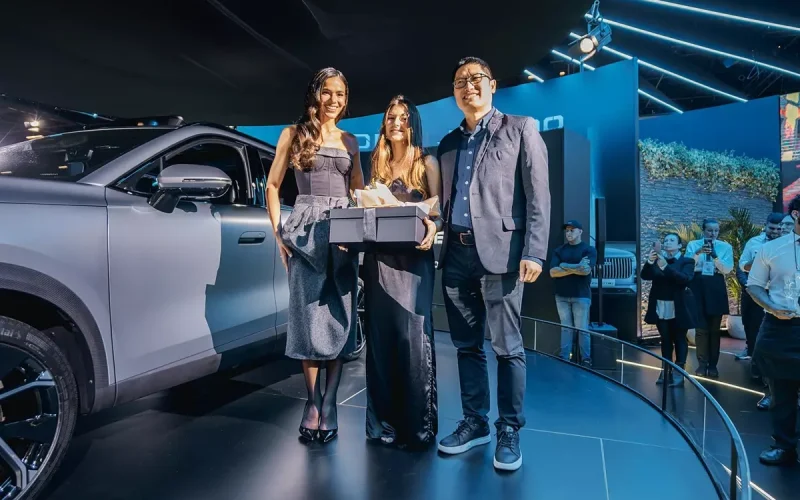 OMODA celebra 5 mil carros vendidos no Brasil com entrega especial no Salão do Automóvel — e promete revolucionar o mercado