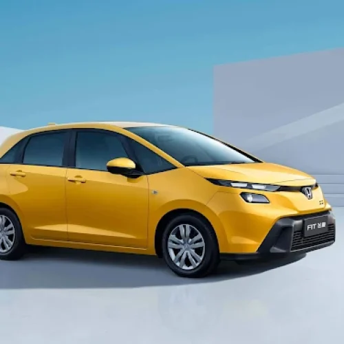 Honda Fit 2026 renasce na China com garantia vitalícia e preço de R$ 51 mil: a última resistência contra os elétricos
