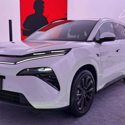 BYD Atto 8 desembarca no Brasil: O SUV de 488 cv que mira o topo do segmento Premium