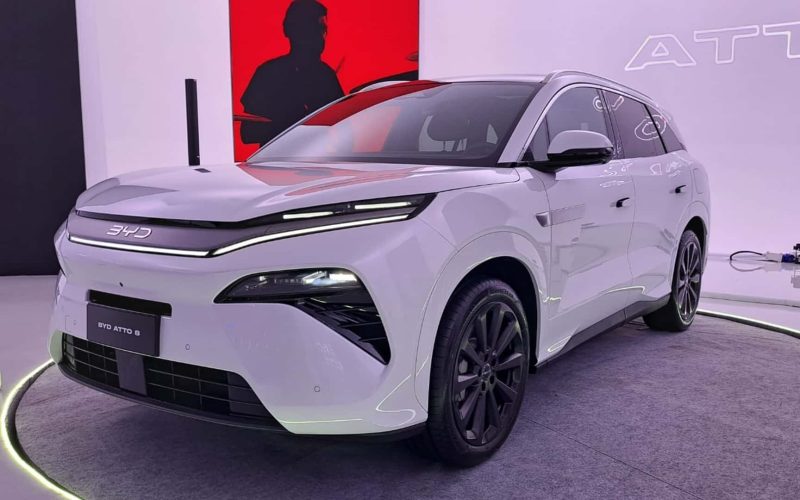 BYD Atto 8 desembarca no Brasil: O SUV de 488 cv que mira o topo do segmento Premium